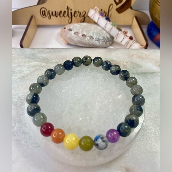 Handmade Gray Labradorite Rainbow Gemstone Bead Unisex Bracelet - Picture 3 of 8